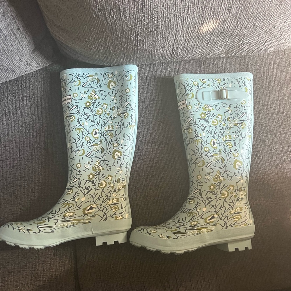 Smith and hawkin floral design rainboots size 7